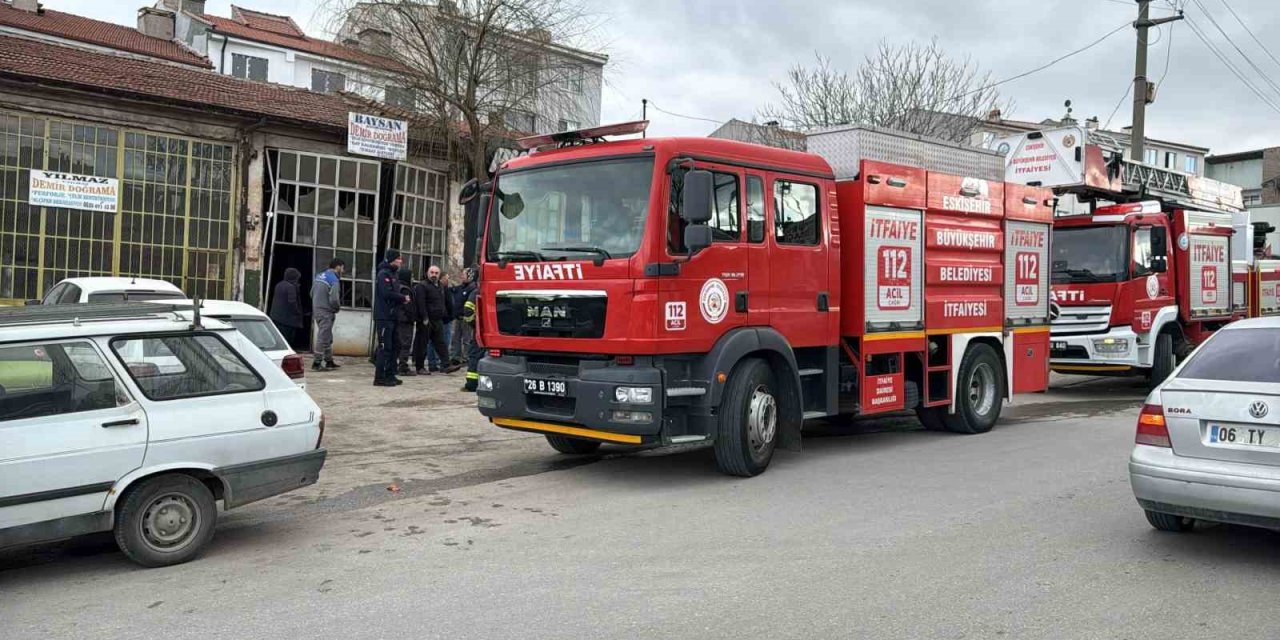 Oto Tamircide Patlayan Mutfak Tüpü Sonrası Çıkan Yangın Korkuttu