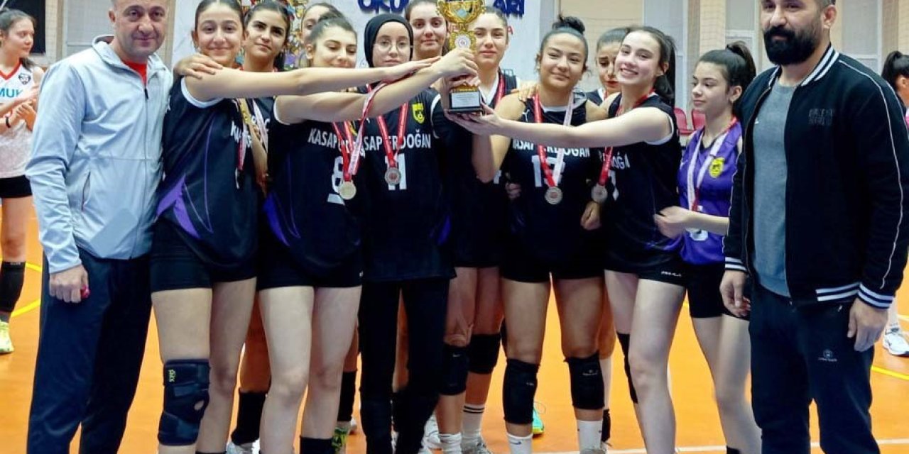 Kayseri Küçük Kızlar Voleybol Ligi’nde Kupalar Sahibini Buldu