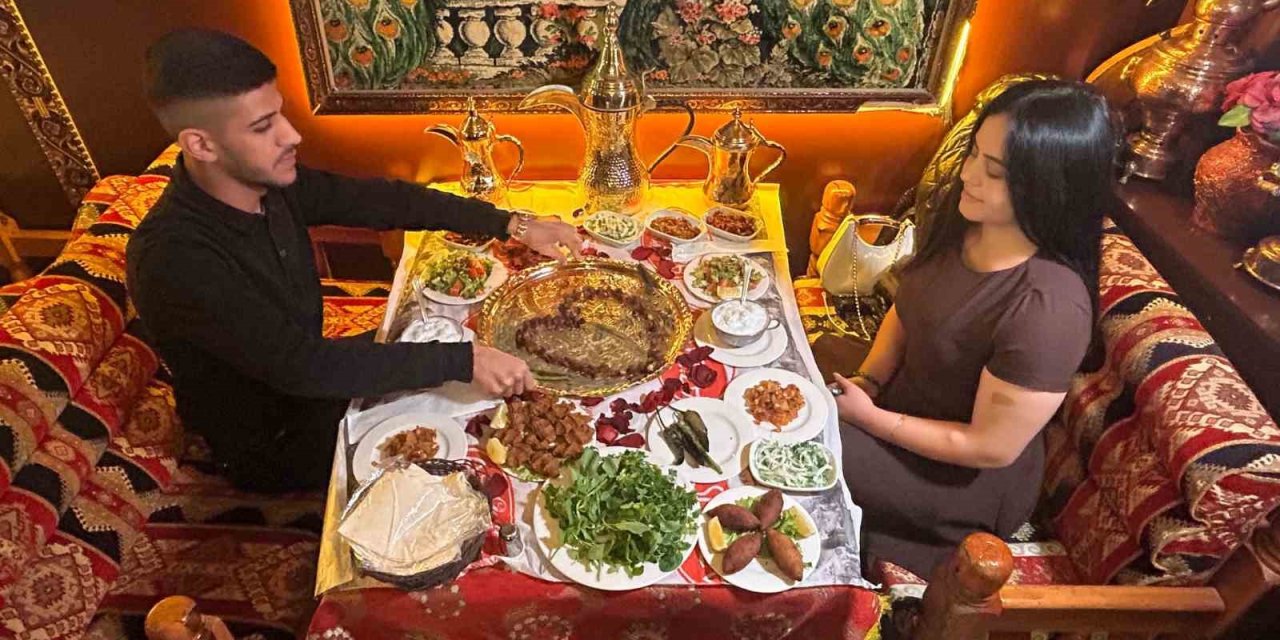 Sevgiliye Çiçek Yerine Ciğer Kebap