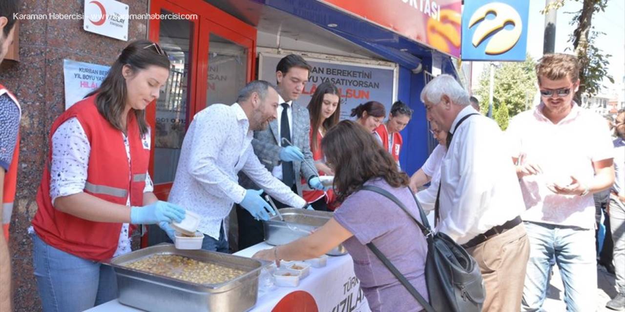 Türk Kızılayı'ndan Aşure İkramı