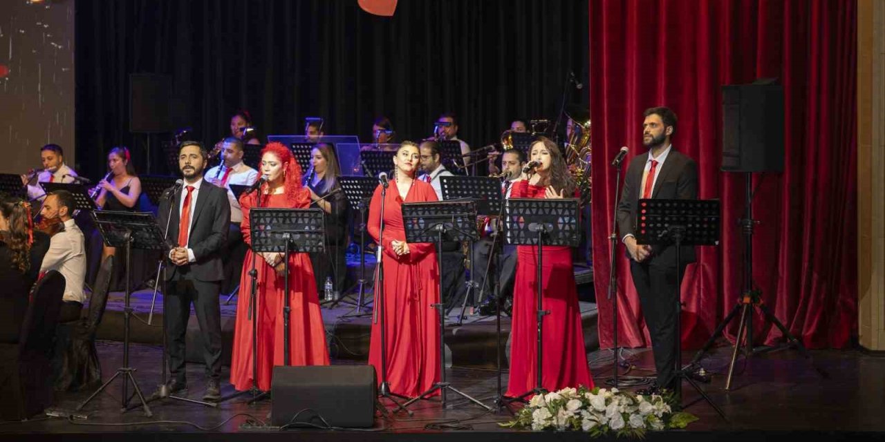 Kent Orkestrası ’sevgililer Günü’ne Özel Konser Verdi