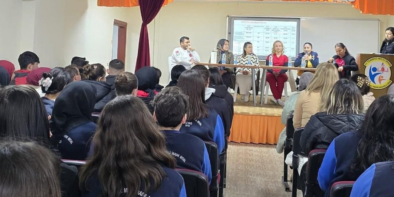 Bozyazı’da Sağlık Çalışanları Öğrencileri Meslekleri Hakkında Bilgilendirdi