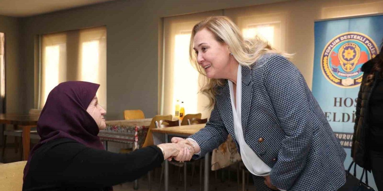 Polis Ekipleri 14 Şubat’ta Huzurevi Sakinlerini Ziyaret Etti