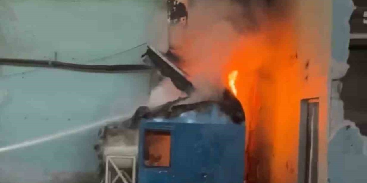 Tarsus’ta Sunta Fabrikasında Çıkan Yangın Söndürüldü