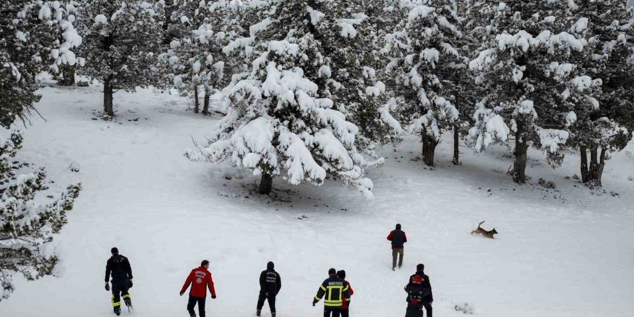 Mersin İtfaiyesinden Kar Üstünde Nefes Kesen Tatbikat