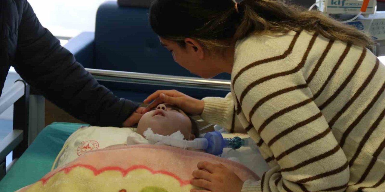 Depremde "öldü" Denilen Ailenin 2 Hafta Aradığı Asiye Bebek Eskişehir’de Tedavi Edildi