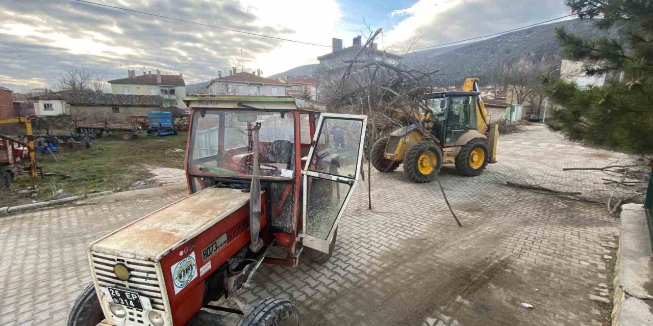 İnönü’de Okul Bahçeleri Temizlendi