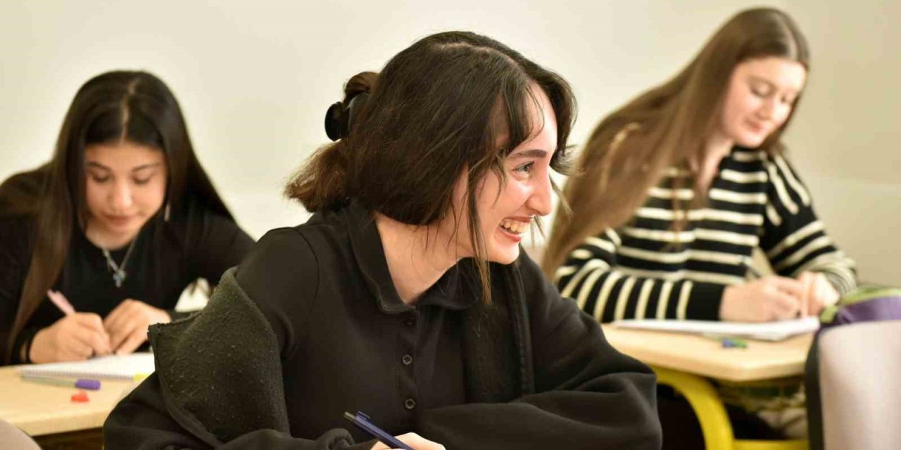 Kepez Belediyesi’nden Başarılı Öğrencilere Vıp Sınıf