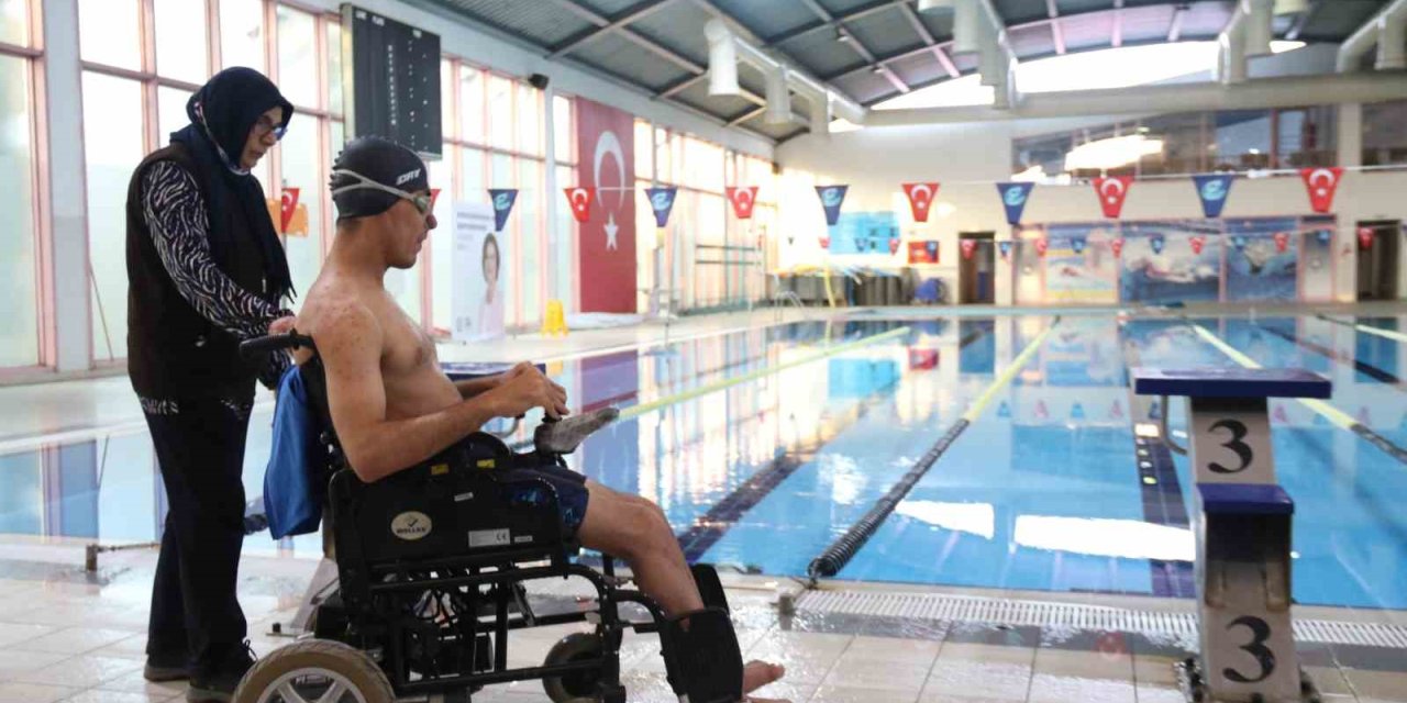 57 Yaşındaki Fedakar Anne, 21 Yıldır Oğluyla Engelleri Aşıp Onu Şampiyonluklara Taşıyor