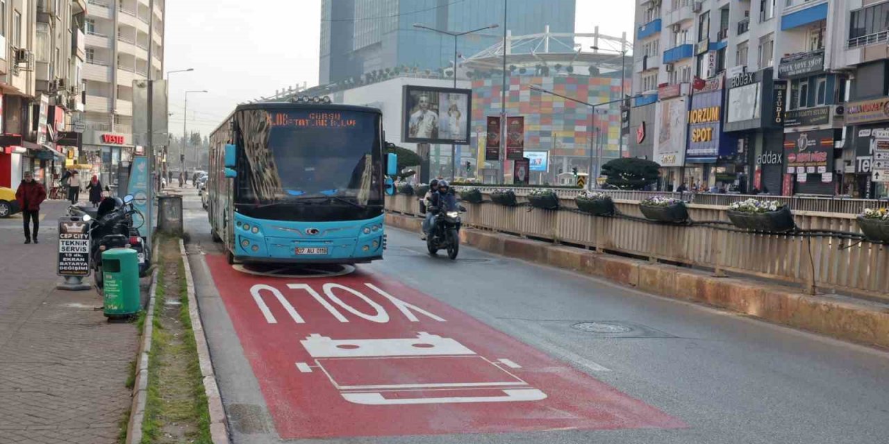 Antalya’da Trafikte Halk Otobüslerine Özel Şerit Uygulaması Başladı