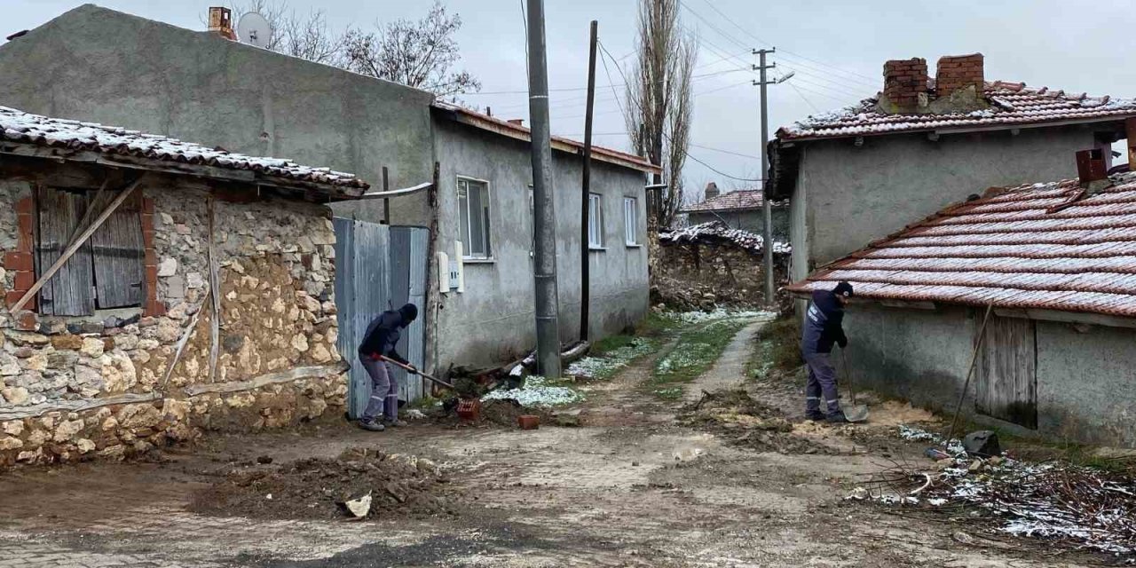 İnönü Belediyesi Esnemez Mahallesi’nde Temizlik Çalışması Yaptı
