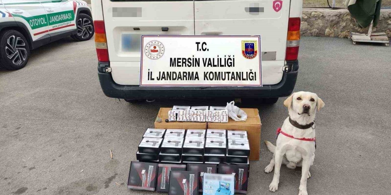Narkotik Köpeği Uyuşturucu Hapları Buldu: 3 Gözaltı