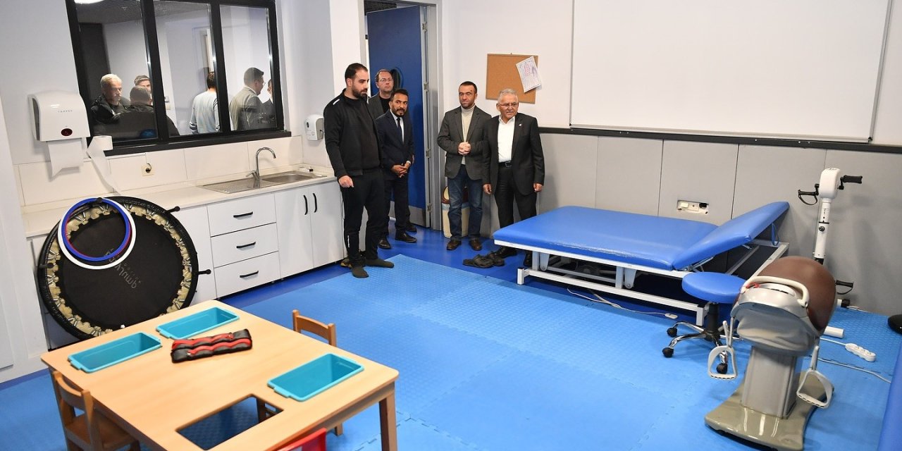 Başkan Büyükkılıç’tan Nörolog Canpolat İle Engelsiz Yaşam Merkezi’ne Ziyaret