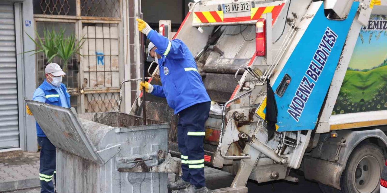 Akdeniz’de Çöp Konteynerleri Yıkanıyor