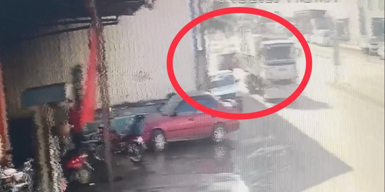 Görünmez Kaza Kamerada: 3 Çocuk Yaralandı 2 Araç Hasar Gördü