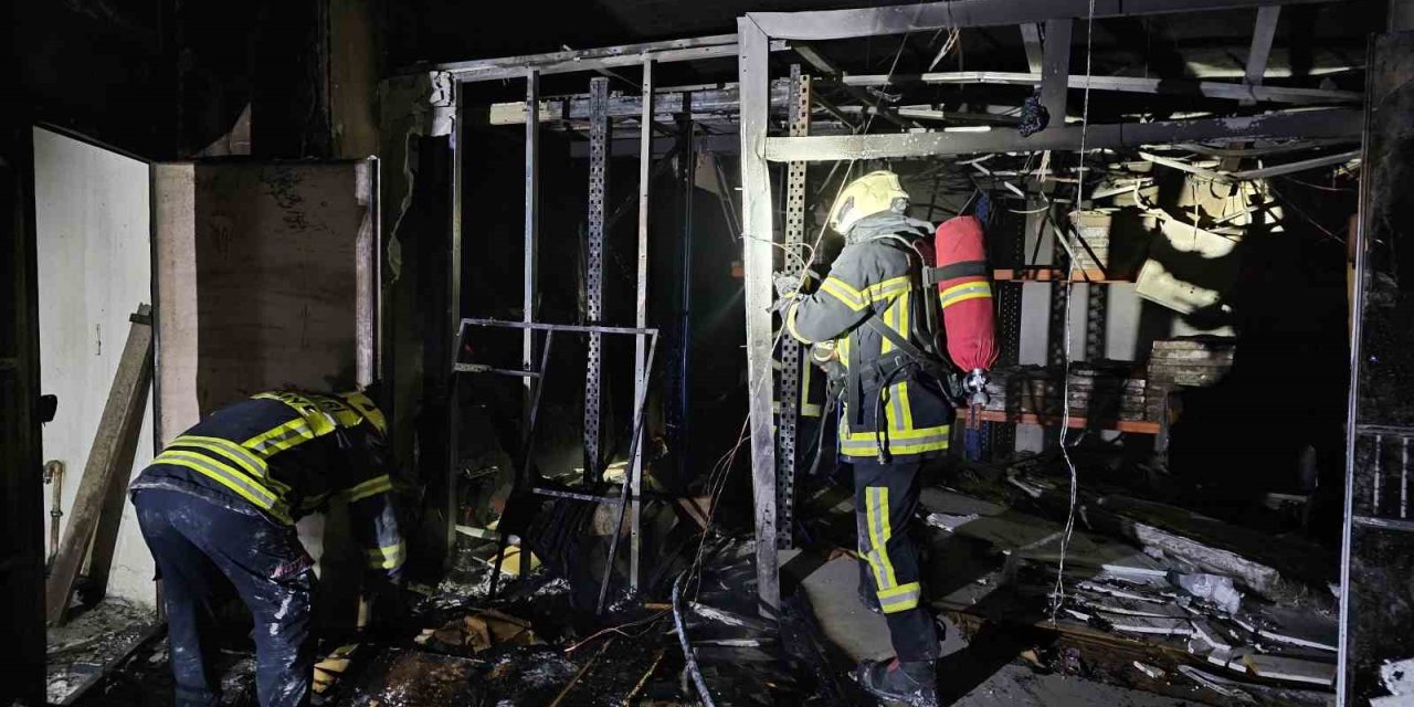 Kayseri’de Mobilya Mağazasındaki Yangında Duman Hafızlık Okuluna Sızdı: 5 Öğrenci Zehirlendi