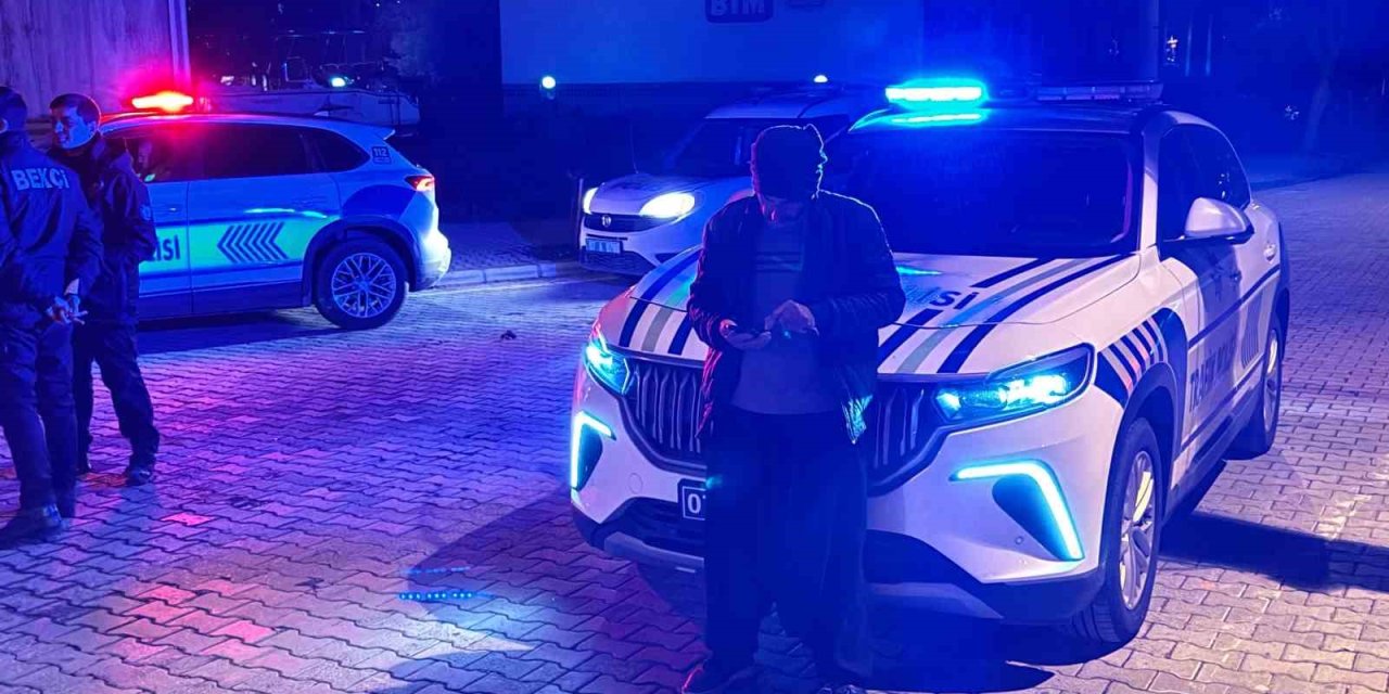 Polis Aracına Çarpan Sürücü 3.74 Promil Alkollü Çıktı