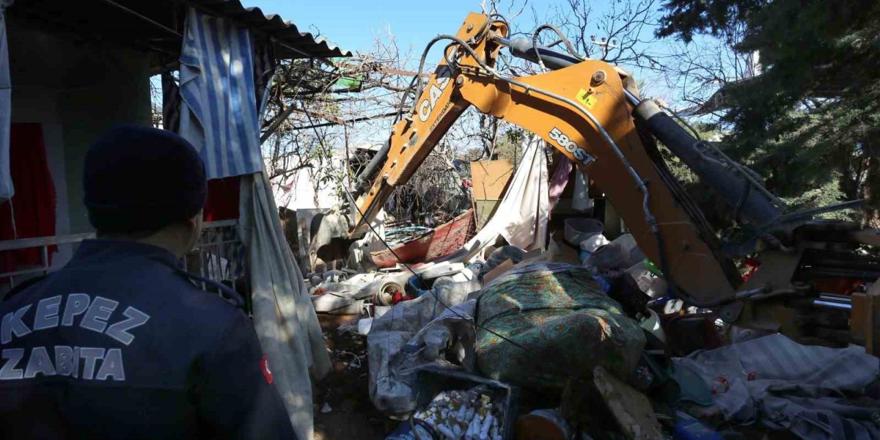 Kepez’de Çöp Ev Temizliği