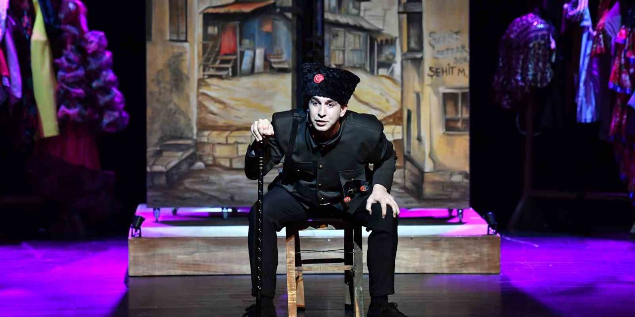 Mersin Şehir Tiyatrosu, Tek Kişilik Oyun ’eyvah Nadir’in Prömiyerini Yaptı