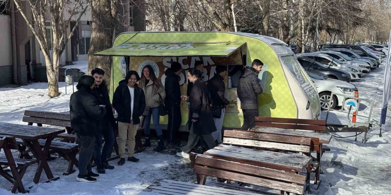 Kayseri’de Öğrencilere Sıcak Çorba İkramı