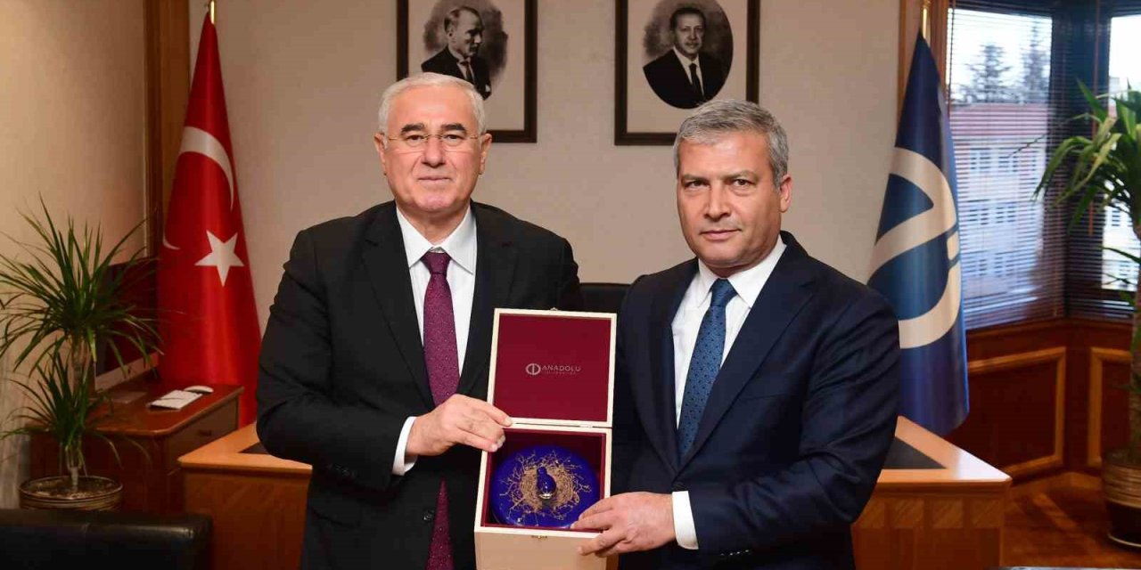 Kamu Başdenetçisi Akarca, Rektör Adıgüzel’i Ziyaret Etti