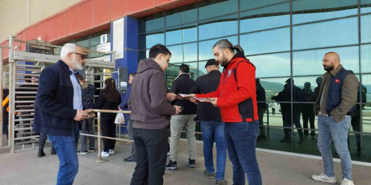 Mersin’de Gençler Terörle Mücadele Konusunda Bilgilendiriliyor