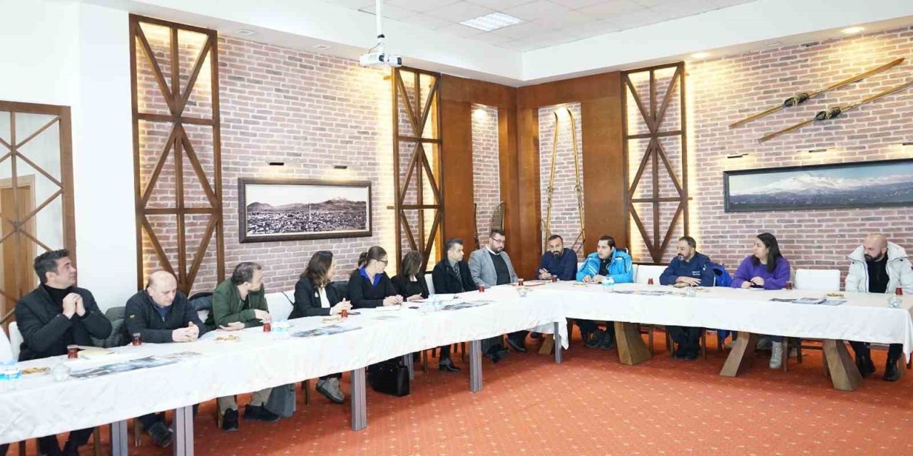 Kayseri Kent Konseyi’nden Erciyes’in Zirvesinde ‘gastronomi’ Toplantısı