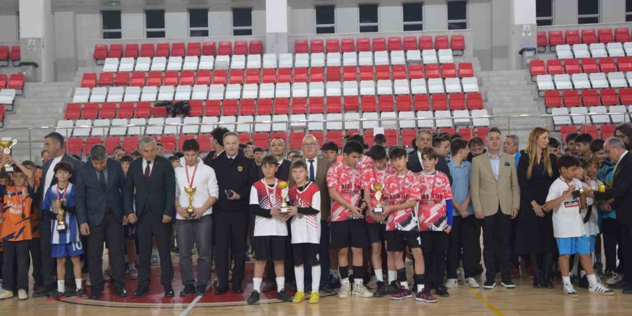 Aksu’da Okul Sporları Futsal Turnuvası Sona Erdi