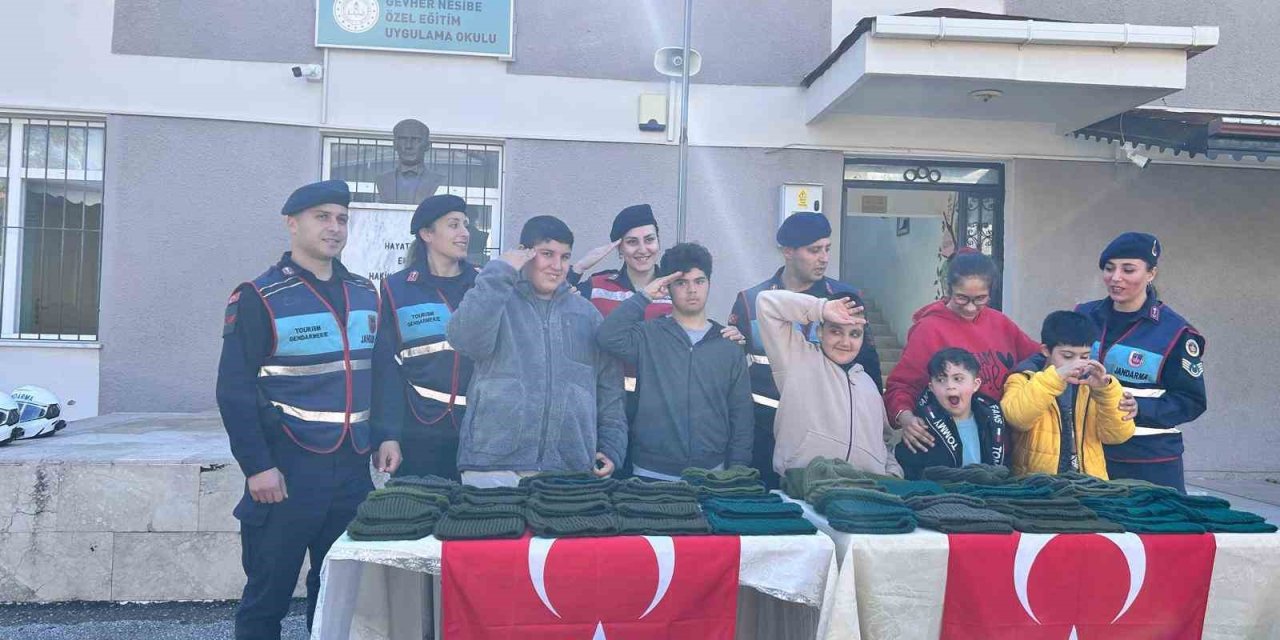 "mehmetçik Üşümesin" Projesiyle Özel Eğitim Öğrencilerinden Anlamlı Destek