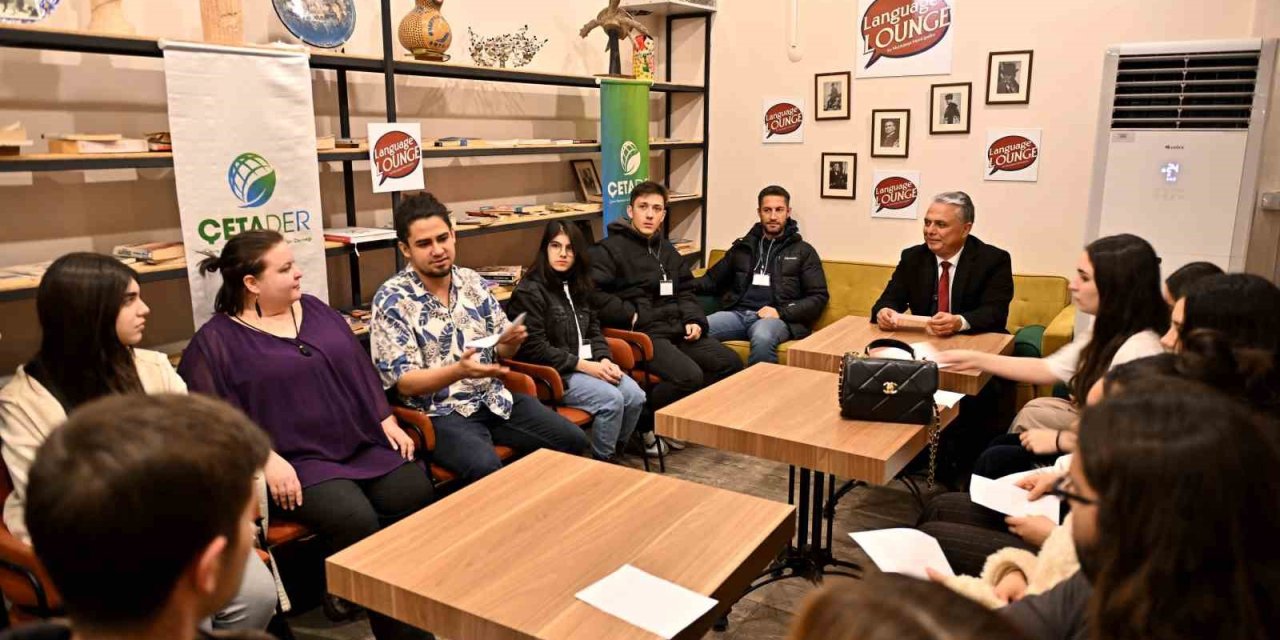 Muratpaşa’da Kahve Eşliğinde İngilizce Pratiği