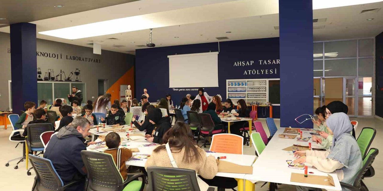 Bilim Merkezi, Öğrencileri Bilimle Tanıştırmaya Devam Ediyor