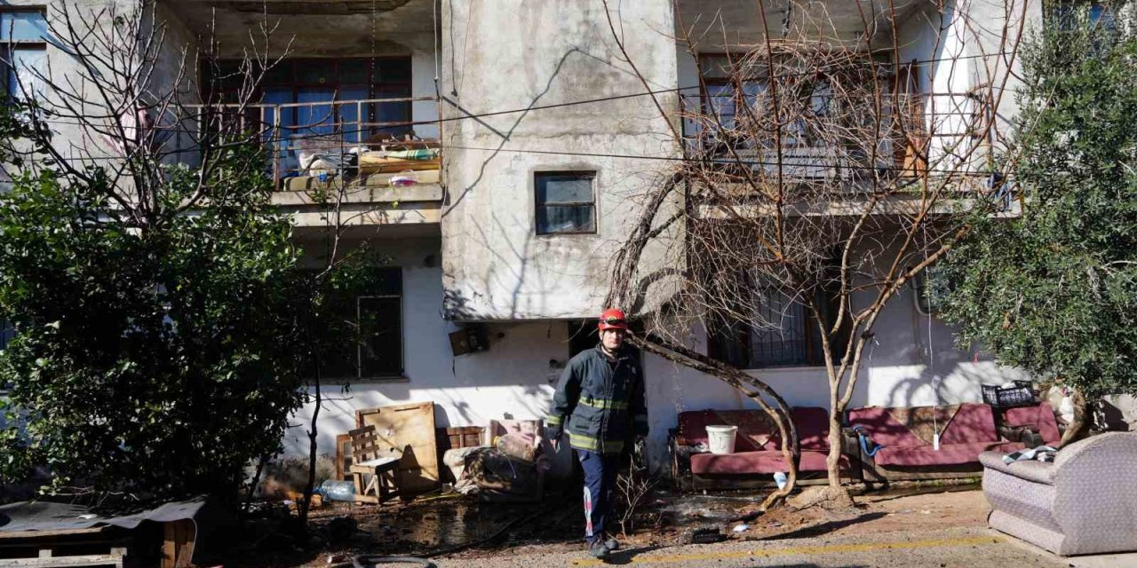 Antalya’da Apartman Boşluğunda Çıkan Yangın Korku Dolu Anlar Yaşattı