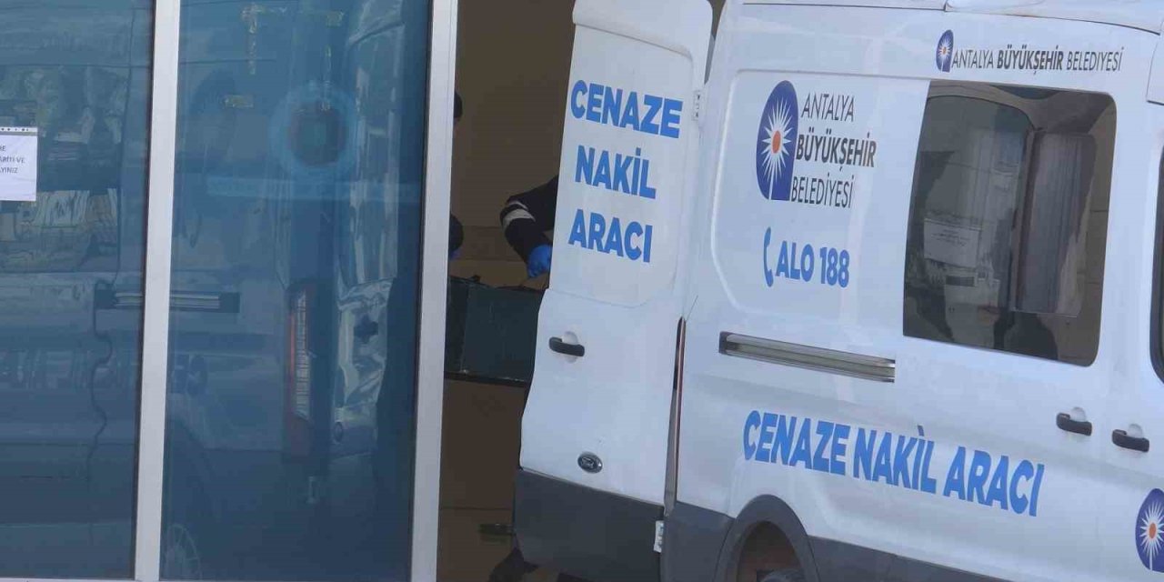 Tartışma Kavgaya Dönüştü, 8 Yerinden Bıçaklanan Genç Hayatını Kaybetti