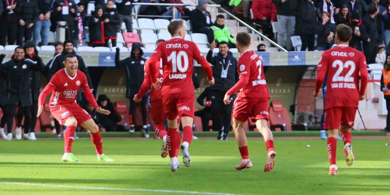 Trendyol Süper Lig: Antalyaspor: 2 - Kasımpaşa: 0 (ilk Yarı)