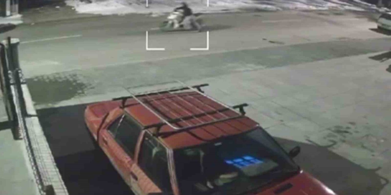 Elektrikli Bisikleti Koşarak Çaldı: O Anlar Kamerada