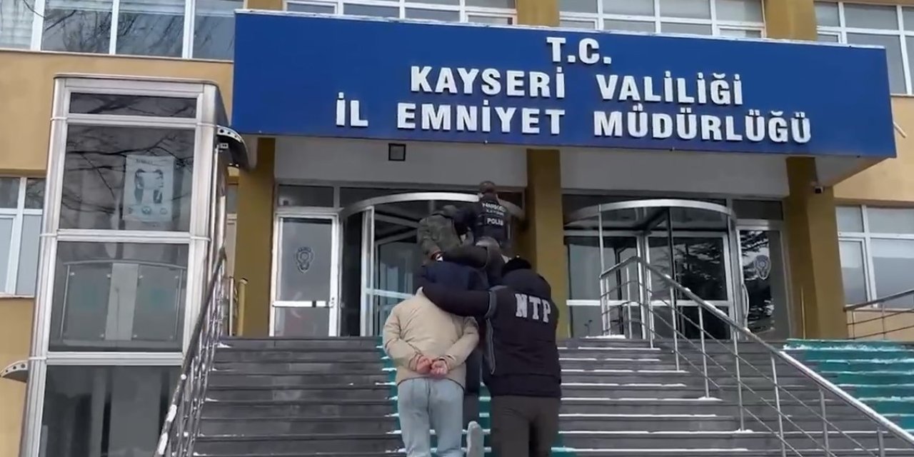 Sokak Satıcılarına Operasyon: 10 Kişi Tutuklandı