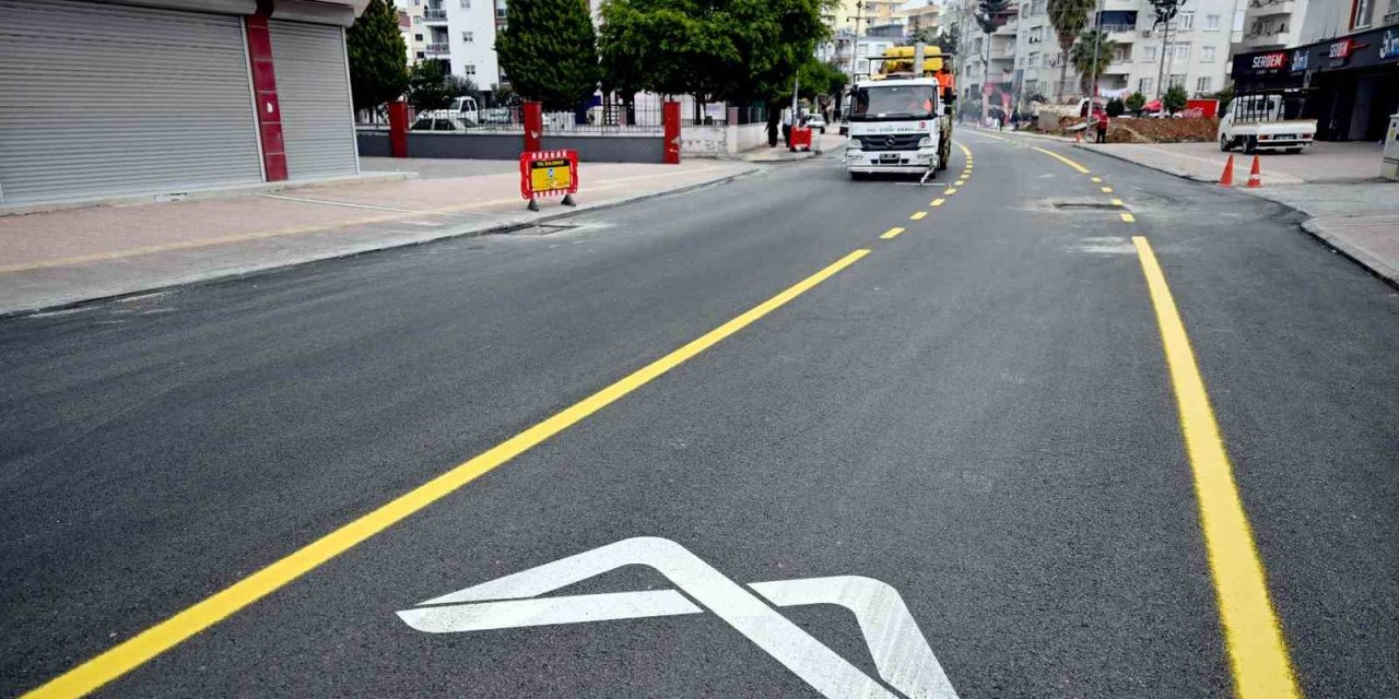 Mersin’de Bozuk Yollar Onarılıyor