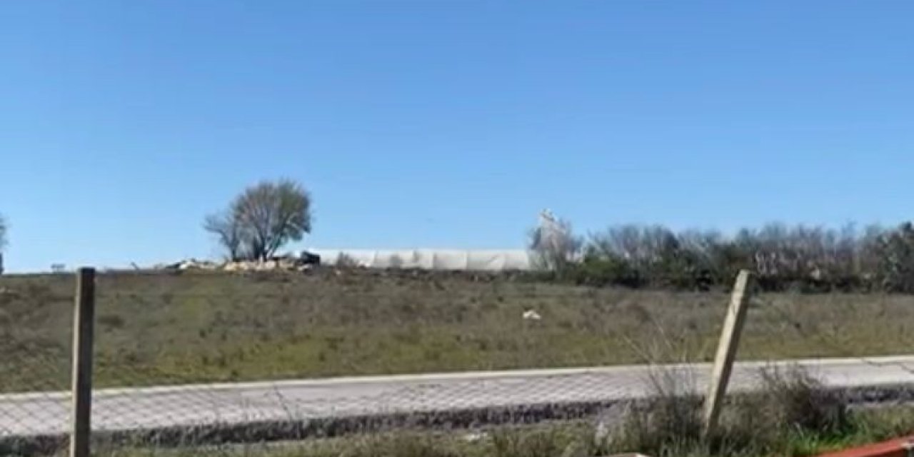 Antalya’da Aniden Ortaya Çıkan Hortum Seraları Vurdu