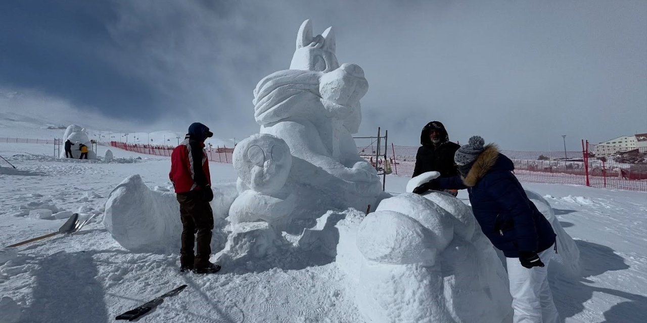 Erciyes’in Karı Sanat Eserine Dönüştü