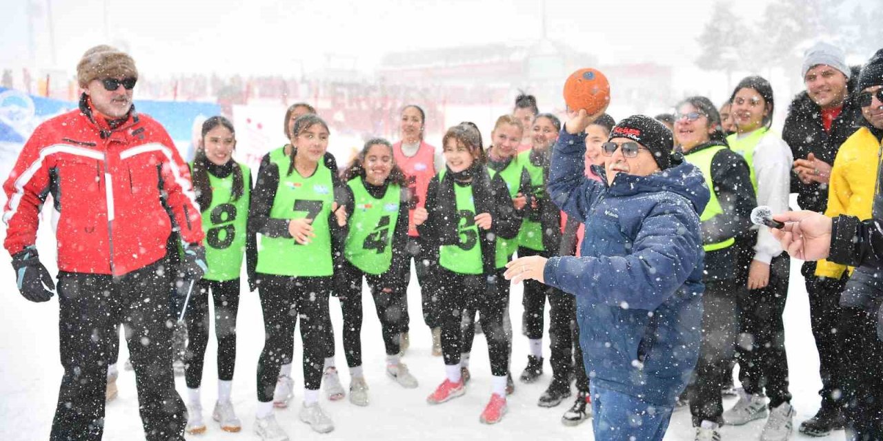 Kar Hentbol Şampiyonası, Türkiye’de İlk Kez Erciyes’te Yapıldı