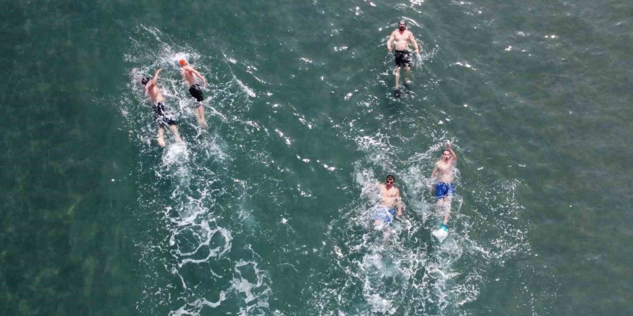 Sibirya Soğukları Onları Etkilemedi, Kış Günü Deniz Keyfi