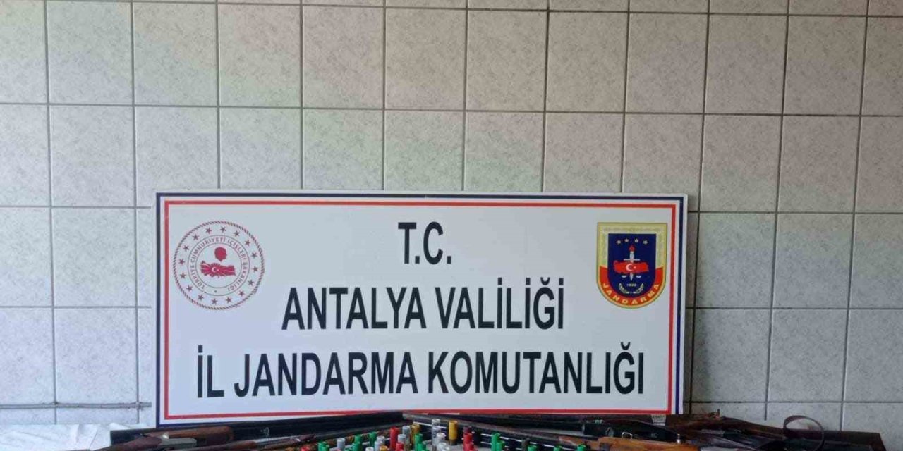 Antalya’da Çok Sayıda Silah Ve Mühimmat Ele Geçirildi