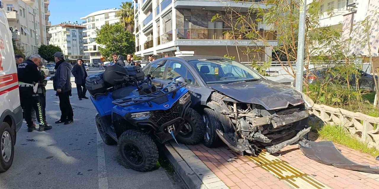 16 Yaşındaki Sürücünün Kullandığı Atv Otomobille Çarpıştı: 2 Yaralı