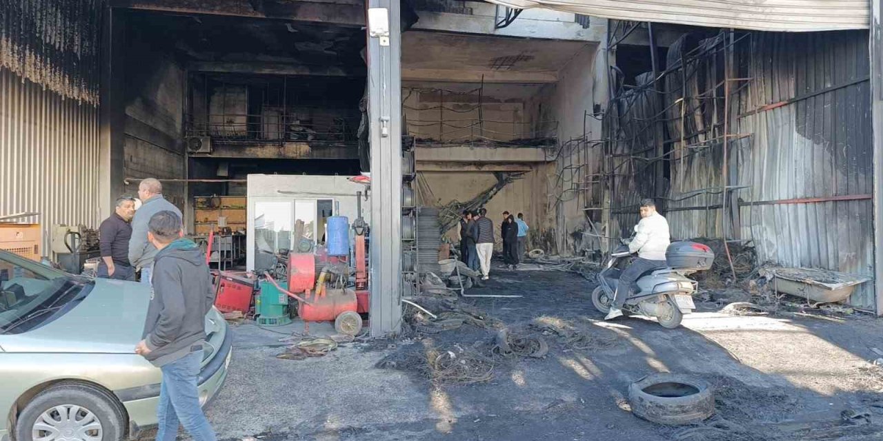 Sanayi Sitesinde Çıkan Yangının Verdiği Zarar Hava Aydınlanınca Ortaya Çıktı