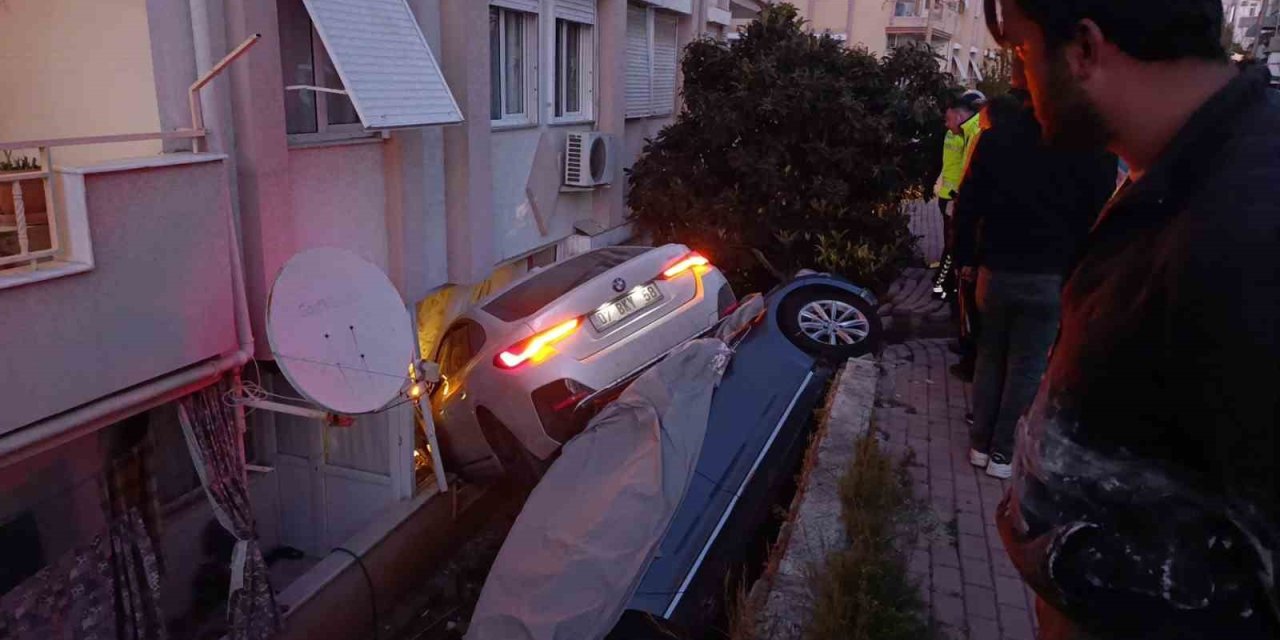 Uyuşturucu Etkisinde Otomobilde Sızdı, Karşısında Polisleri Görüp Gaza Basınca Ortalığı Savaş Alanına Döndürdü