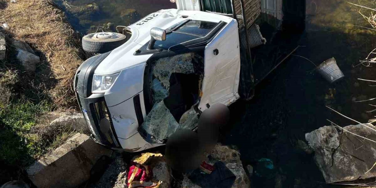 Mersin’nde Trafik Kazası: 1 Ölü, 2 Yaralı