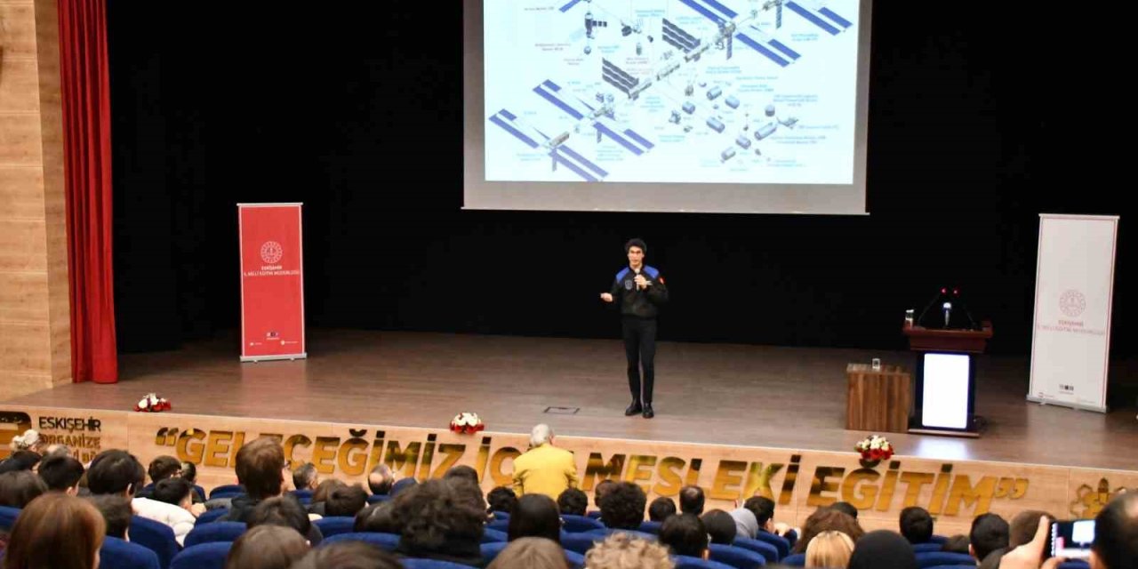 Türk Astronot Tuva Cihangir Atasever Eskişehir’de Öğrencilerle Buluştu