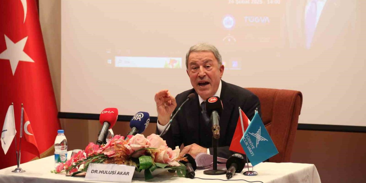 Hulusi Akar Dijital Teröre Dikkat Çekti