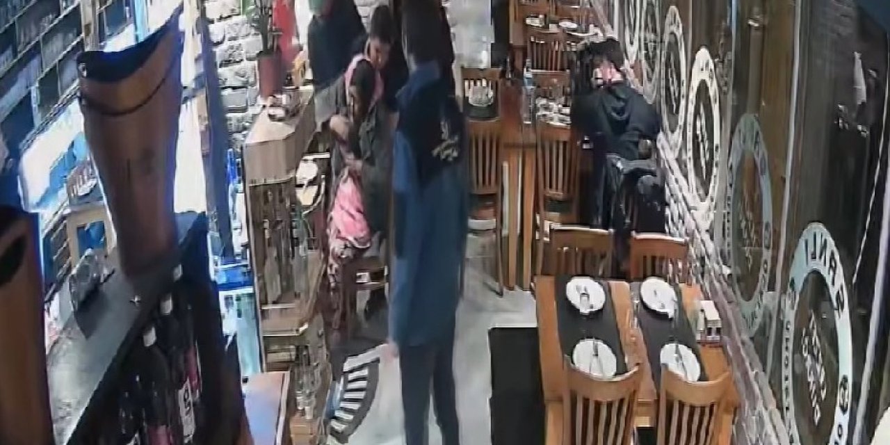 Nefes Borusuna Yiyecek Takılan İngiliz Turisti, Garsonun Heimlich Manevrası Kurtardı