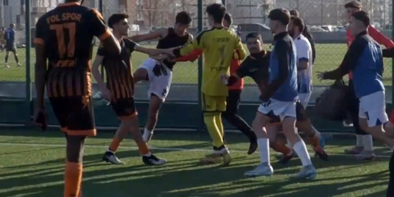 Yeşil Sahalarda Uçan Tekmeler Konuştu